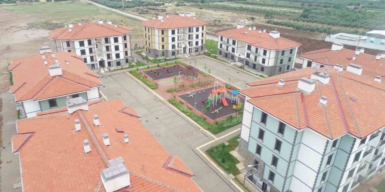 Şehzadeler’de Hak Sahipleri Toki Konutlarına Kavuştu