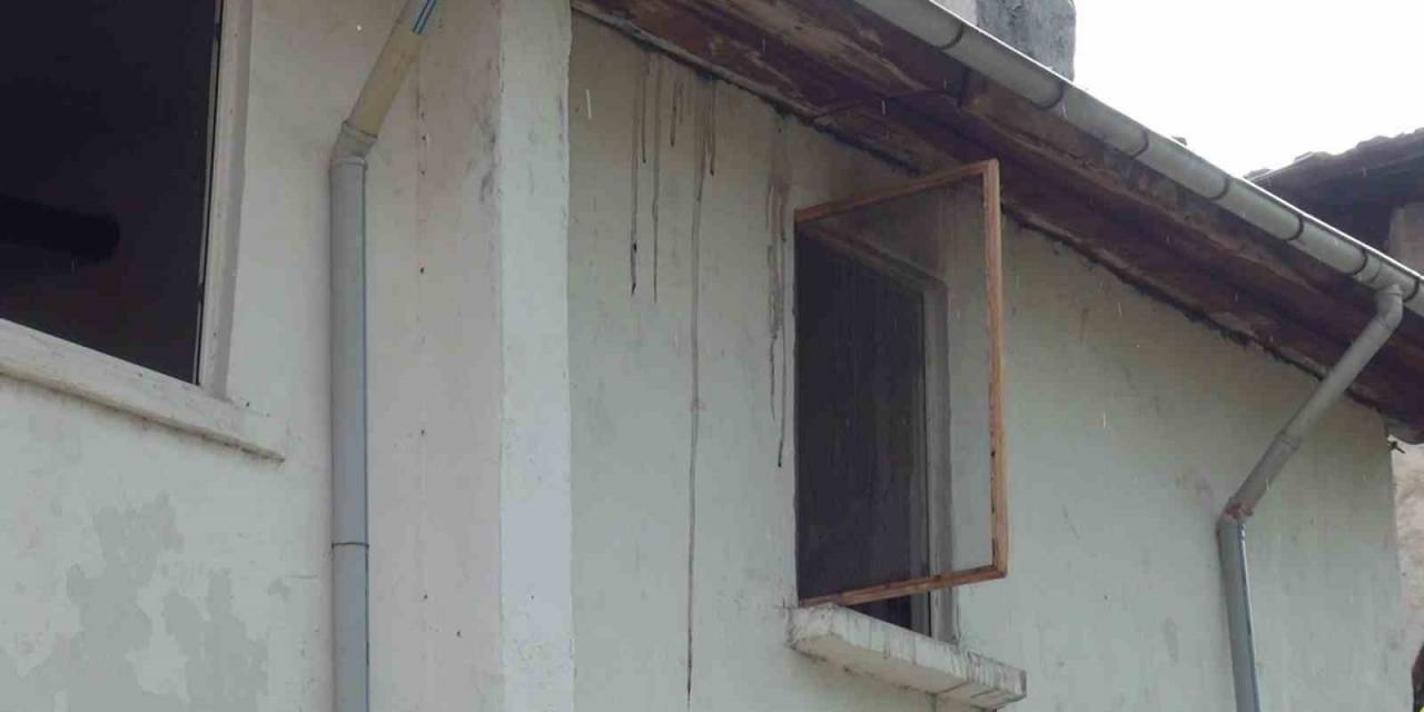 Ocaktan Çıkan Yangın Evi Küle Çeviriyordu