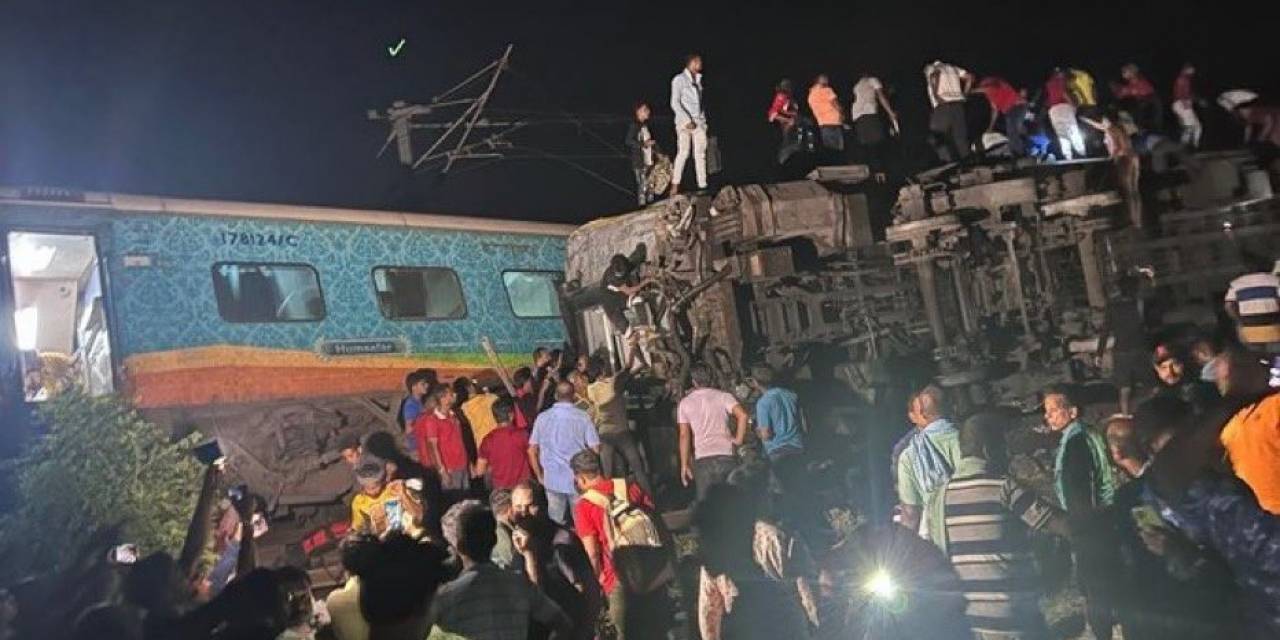 Hindistan’da Tren Kazası: 50 Ölü, 350 Yaralı