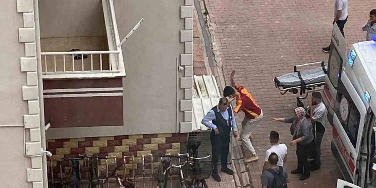 3’üncü Kattan Düşen Şahıs Hayatını Kaybetti