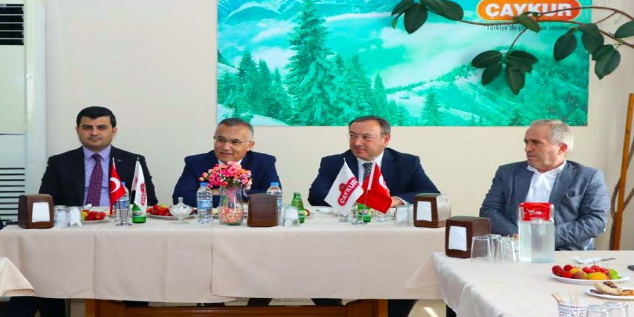 Vali Çeber ve ÇAYKUR Genel Müdürü Alim, eksper ve muhtarlarla Çay Sokağı Projesini değerlendirdi