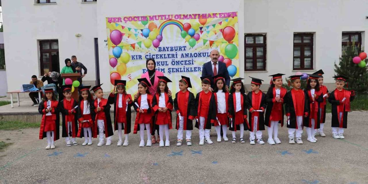 Anaokulu Öğrencilerinden Yılsonu Gösterisi