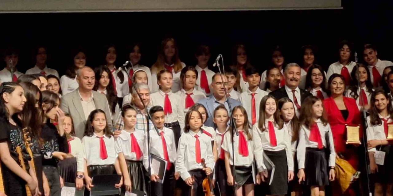 Seslendirdikleri Türk Halk Müziği Eserleri İle Kulakların Pasını Sildiler