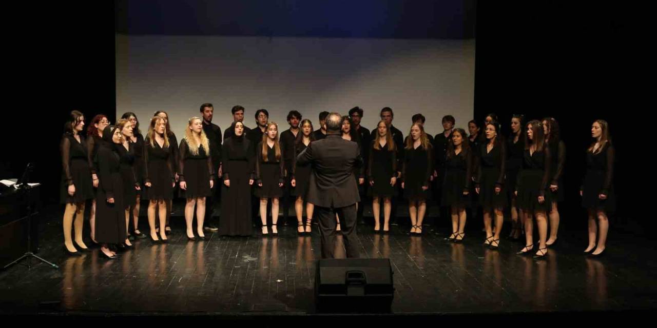 Nilüfer’de Çocuk Ve Gençlik Koroları Performanslarıyla Alkış Aldı