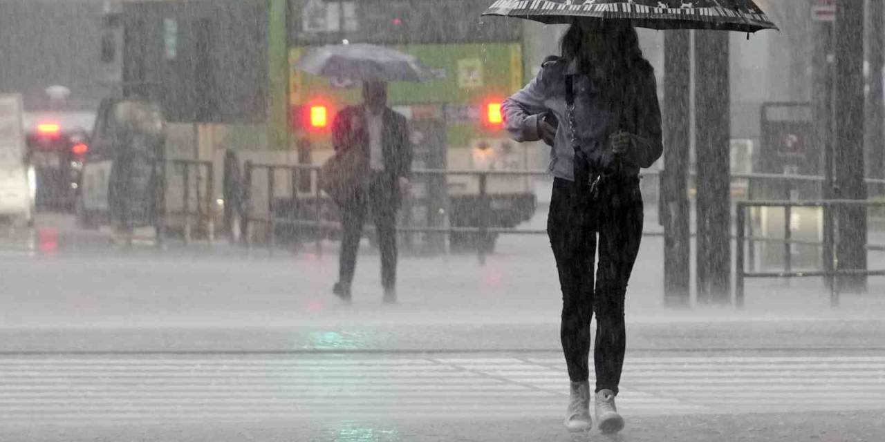 Japonya’daki Mawar Tayfunu’nda 1 Kişi Hayatını Kaybetti