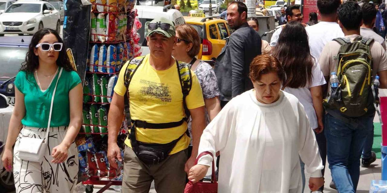 İranlı Turistler 3 Günlük Tatil İçin Van’a Akın Etti