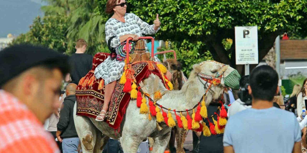 Antalya’da Turistleri Hayran Bırakan Yörük Göçü