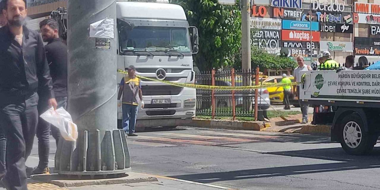 Tır Çarpması Sonucu Ağır Yaralanan Vatandaş Hayatını Kaybetti