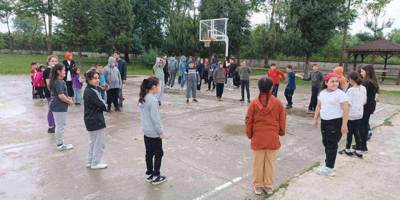 Öğrenciler Deprem Tatbikatı Yaptı