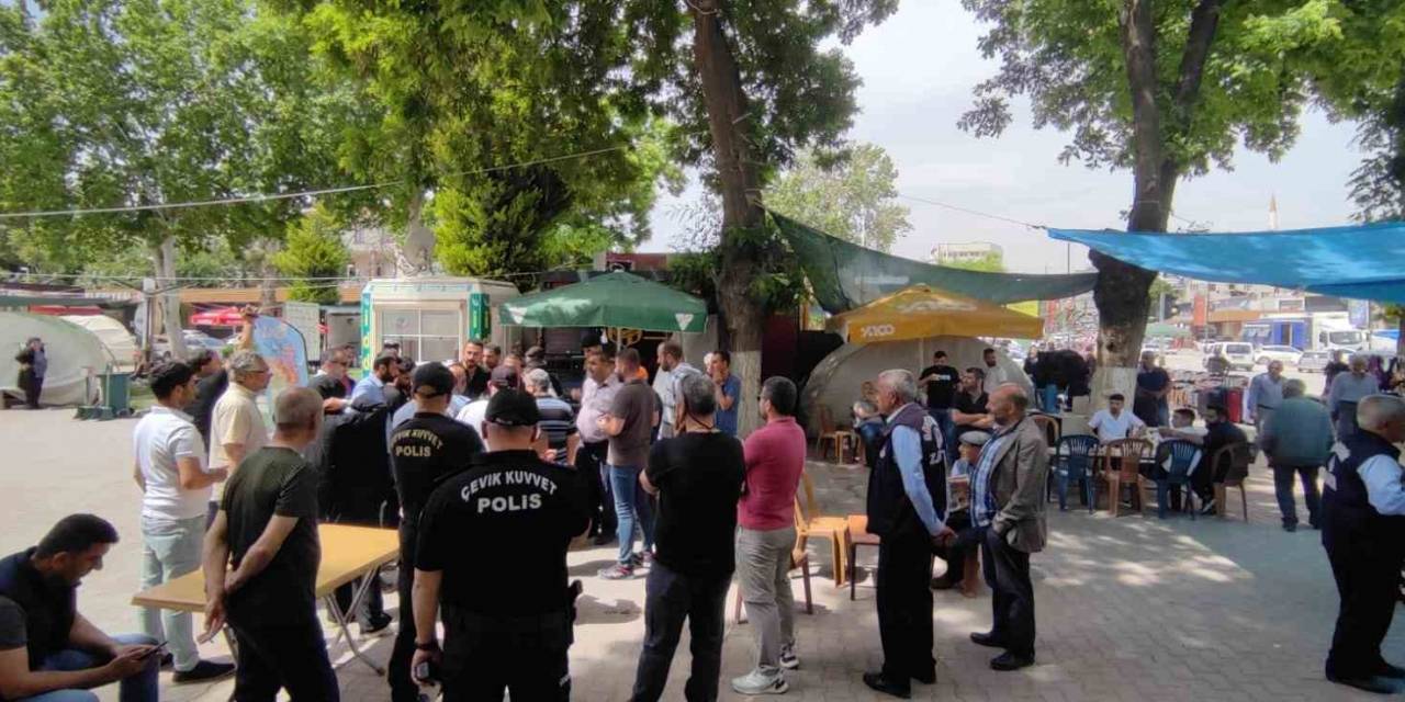 Malatya’da Çarşı Merkezinde Kaldırımlardaki Tezgahlar Kaldırılıyor