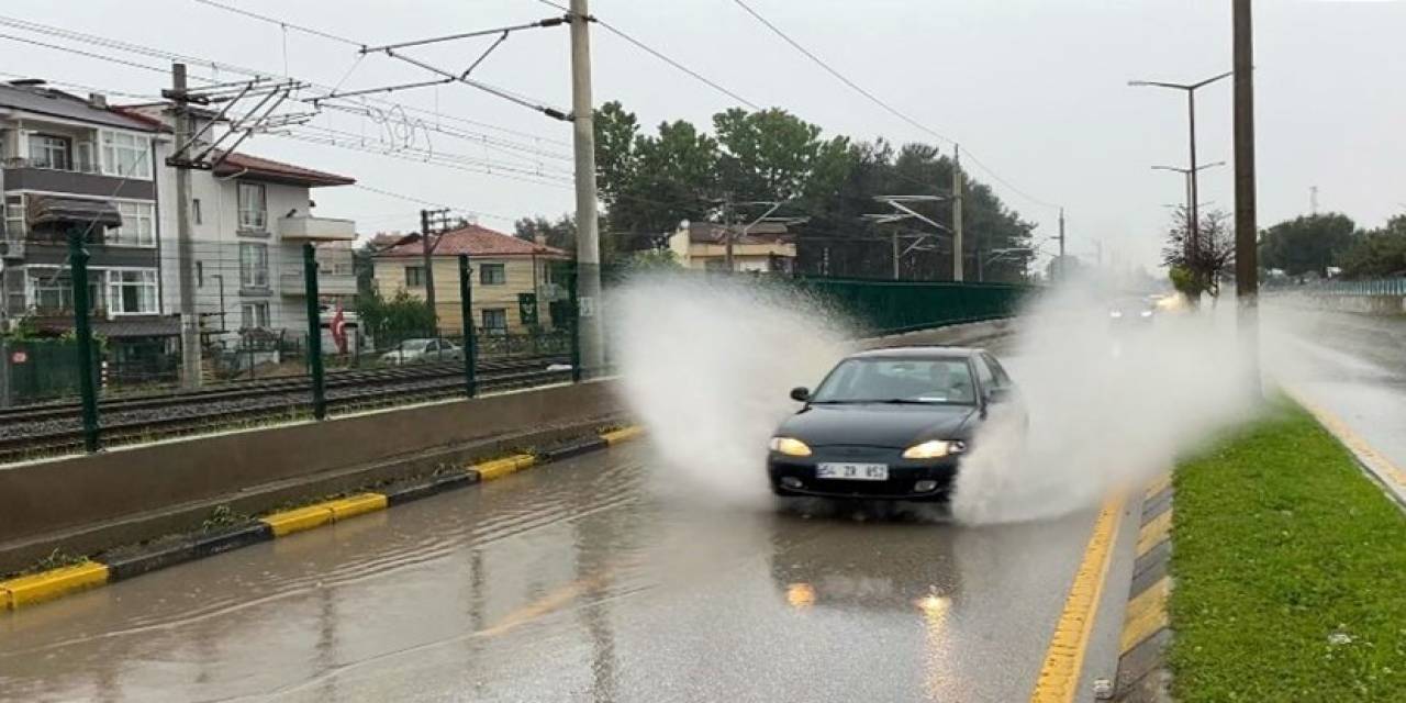Sakarya’da Sağanak Yağış Etkili Oluyor