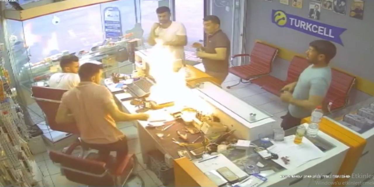 Cep Telefonu Bomba Gibi Patladı