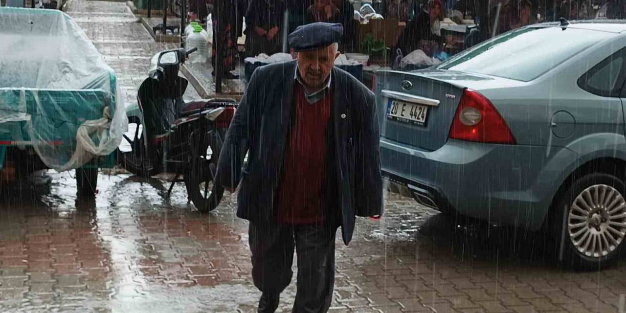 Afyonkarahisar’da Sağanak Yağış Etkili Oldu