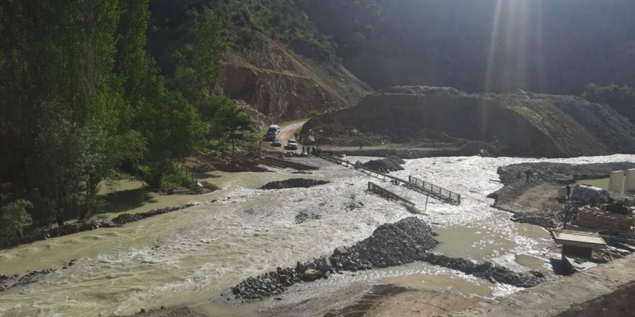 Dere Yatağı Taştı Köprü Sular Altında Kaldı
