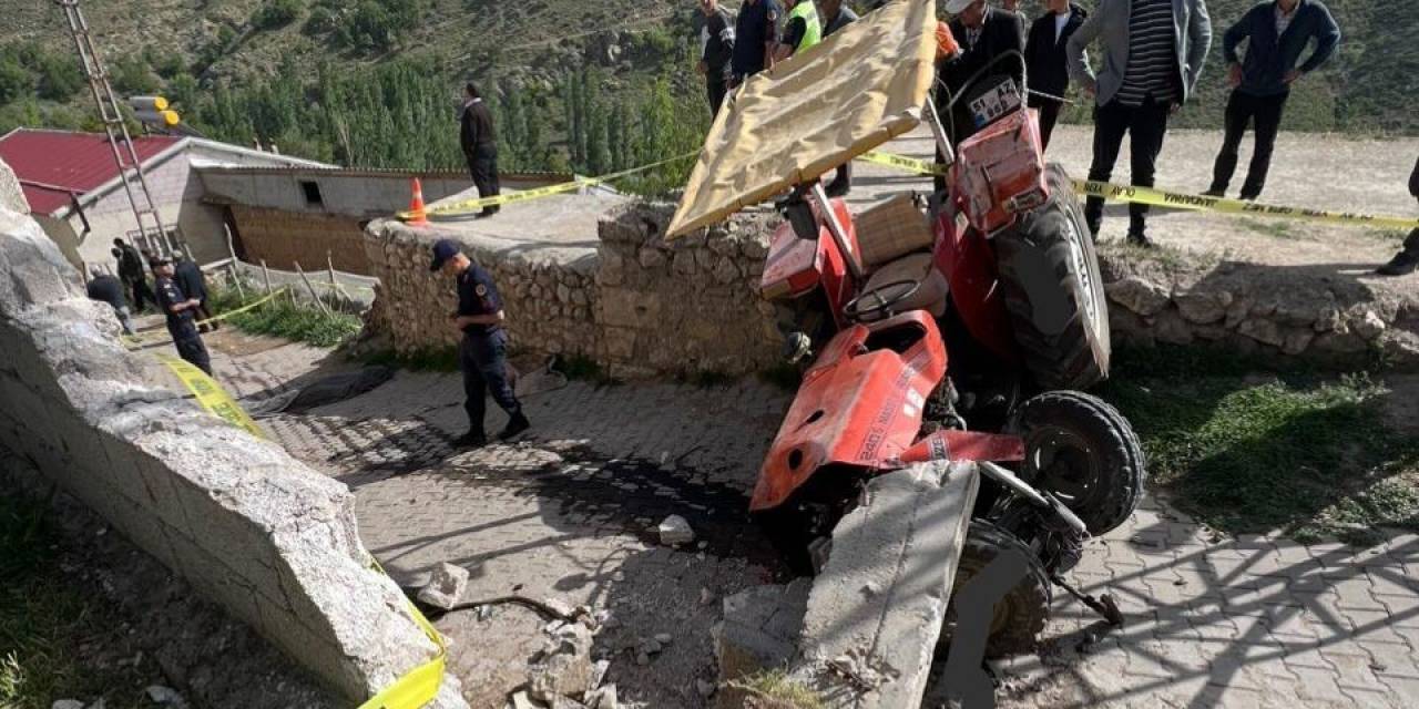 Traktör Devrilmesi Sonucu Baba Öldü, Çocukları Yaralandı