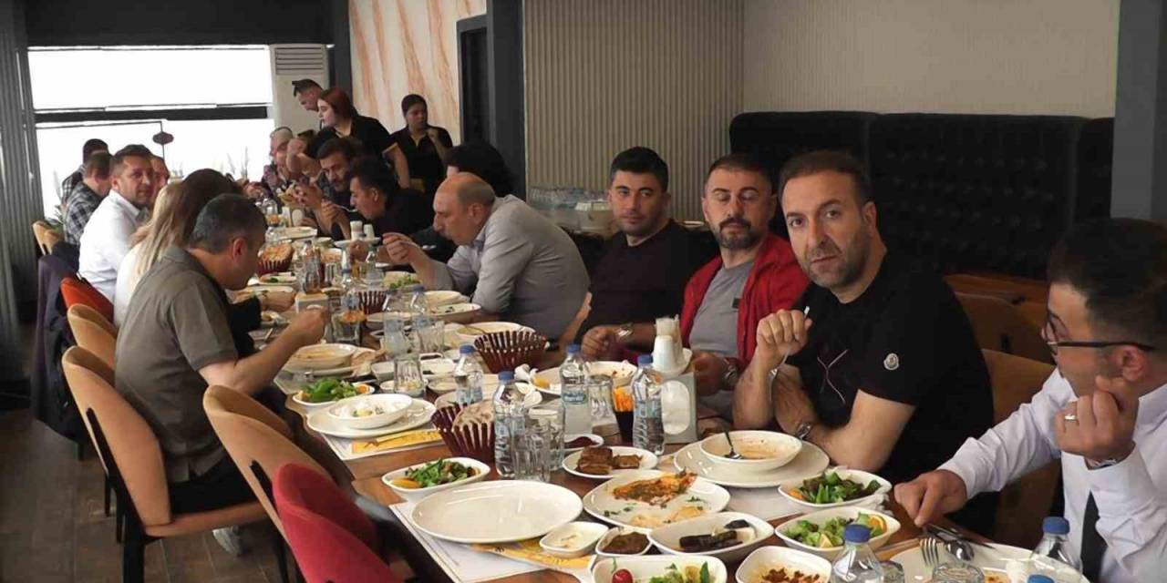 Kayserispor İle Ankaragücü Yöneticileri, Yemekte Buluştu