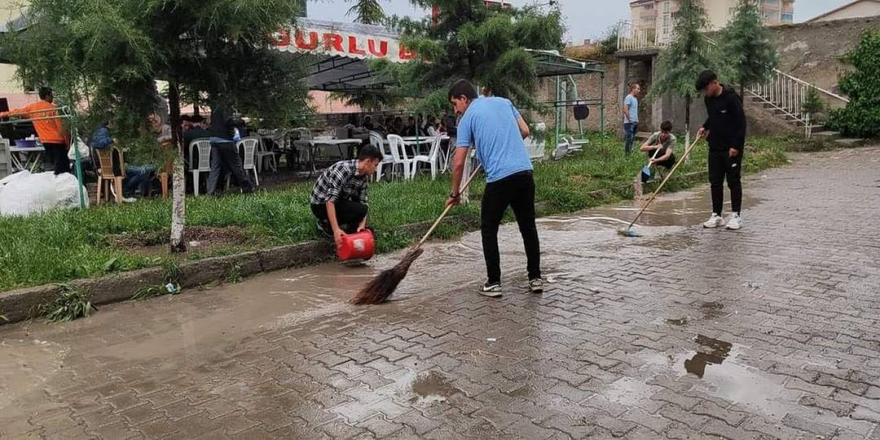 Ceviz Büyüklüğünde Dolu Yağdı, Tarım Arazileri Zarar Gördü
