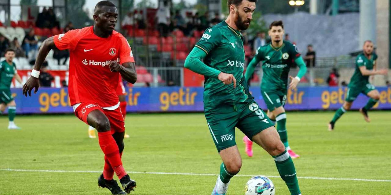 Spor Toto Süper Lig: Ümraniyespor: 0 - Giresunspor: 1 (ilk Yarı)