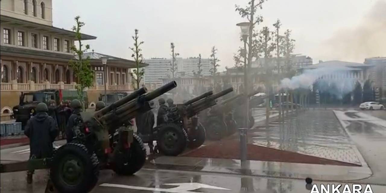 Cumhurbaşkanı Erdoğan’ın Göreve Başlamasıyla 101 Pare Top Atışı Gerçekleştirildi