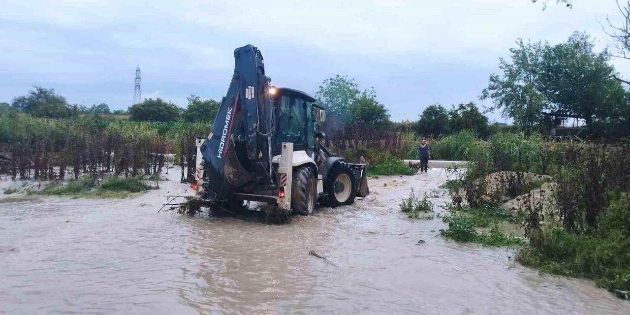 Taşan Kanal Mahalleyi Sular Altında Bıraktı