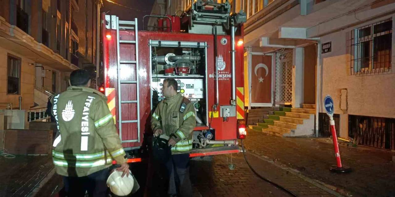 Avcılar’da 4 Katlı Binada Çıkan Yangın Paniğe Neden Oldu