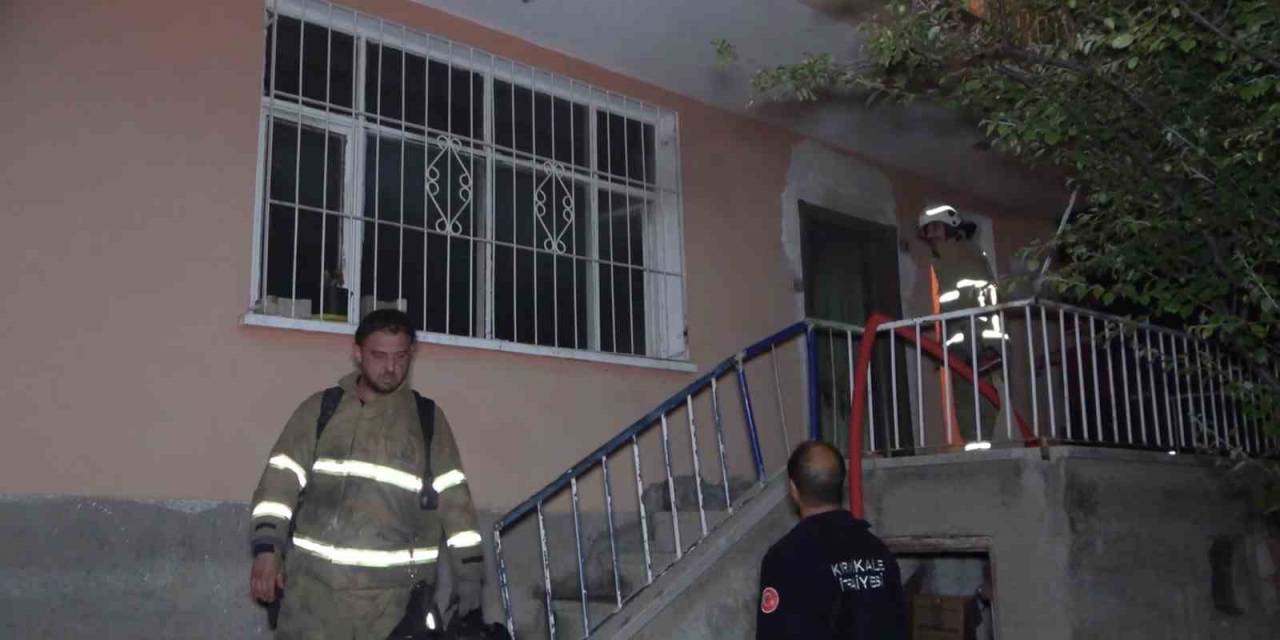 Kırıkkale’de 2 Katlı Evde Yangın Paniği