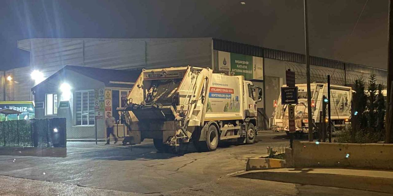 Başakşehir Katı Atık Aktarma Merkezi Önündeki Uzun Kuyruk Kamyon Şoförlerini İsyan Ettirdi