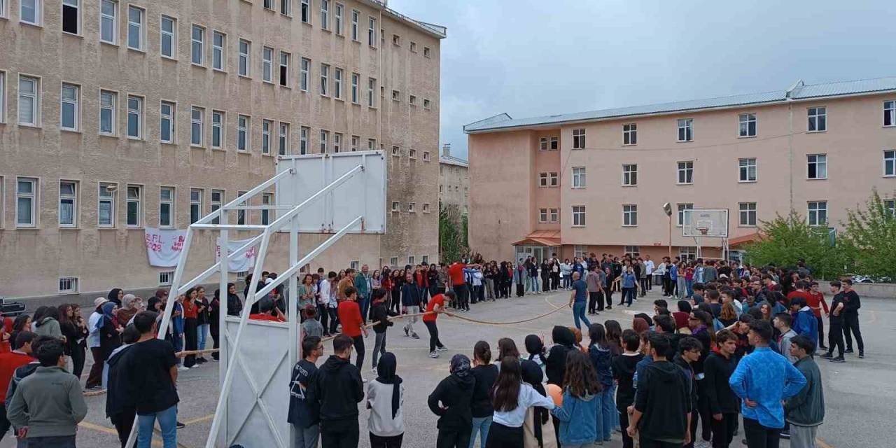 Erzurumlu Öğrencilerden Örnek Davranış