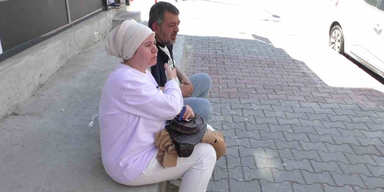 Sultangazi’de Kardeşi Sokağa Atılan Abla Gözyaşlarını Tutamadı