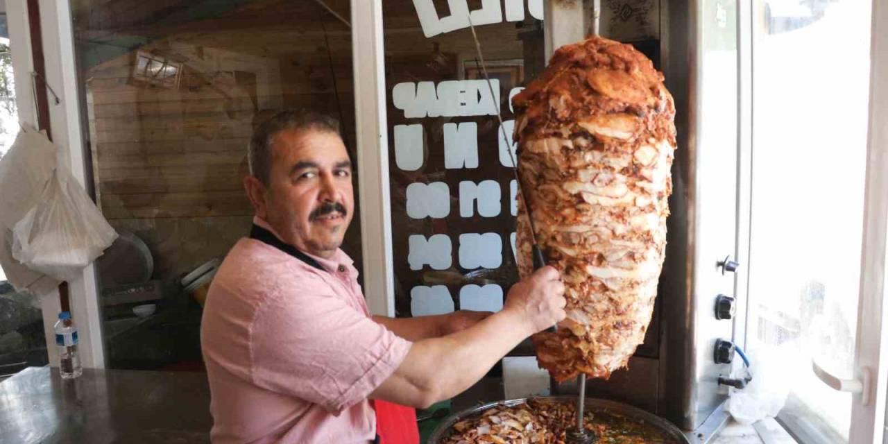 Lokantası Yıkıldı, Konteyner Çarşıda Dönerci Oldu