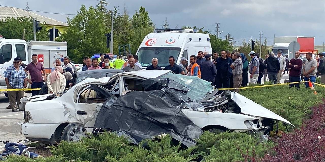 Aksaray’da 2 Otomobil Çarpıştı: 3 Ölü, 2 Ağır Yaralı