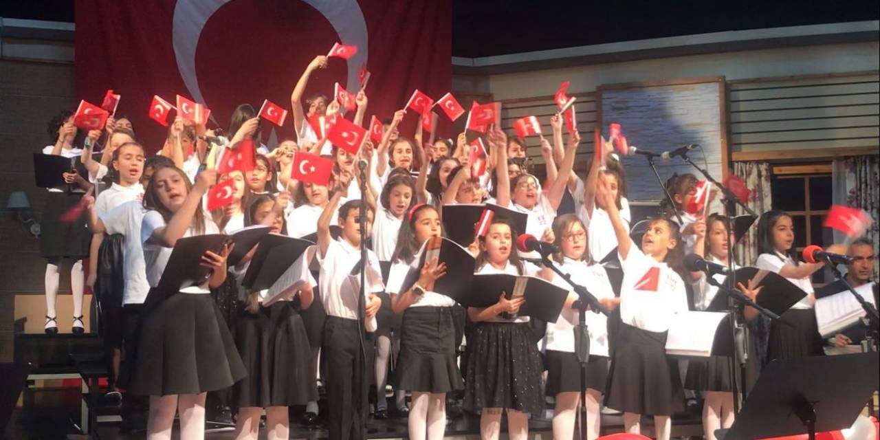 Trt Çocuk Korosu Türküleriyle Adeta Büyüledi