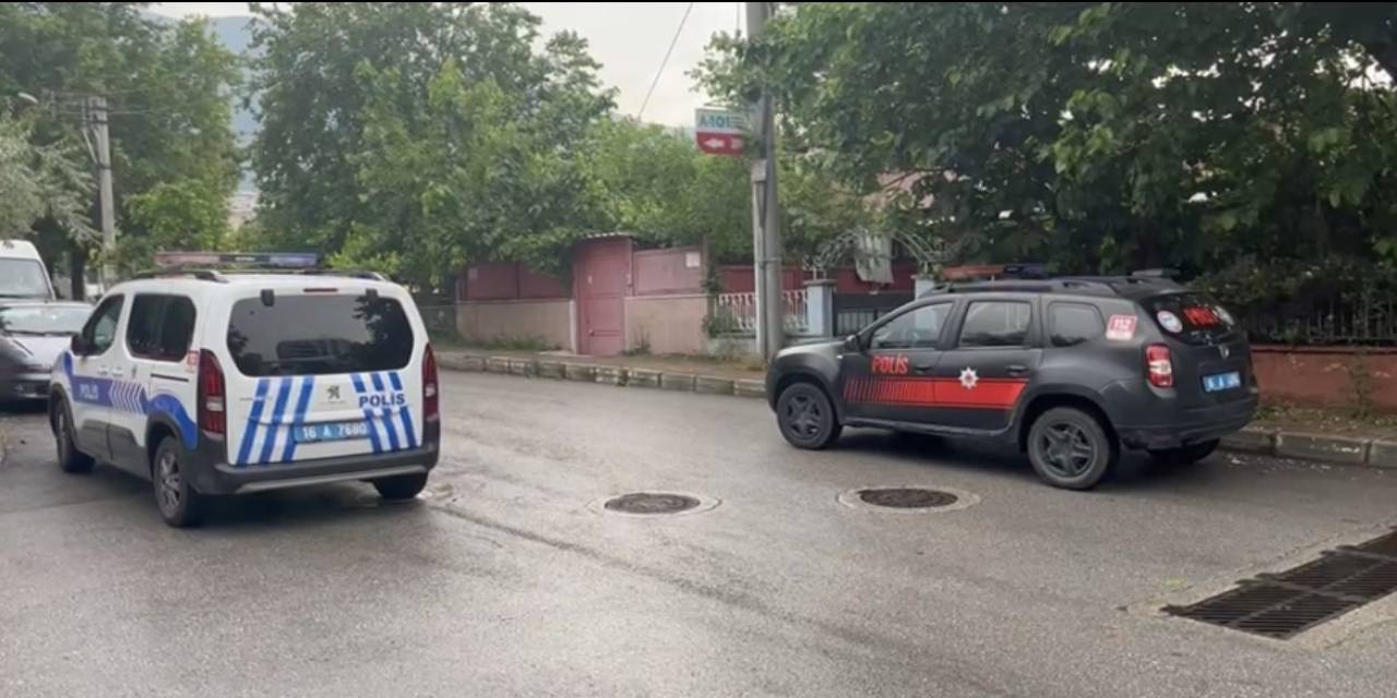 Şakalaştığı Arkadaşını Tabancayla Göğsünden Vurdu