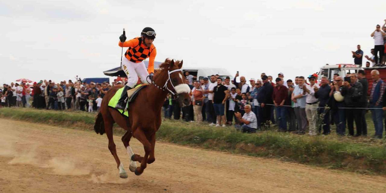 Büyükmandıra 98. Kavasoğlu Ve Şamdancıbaşı İbrahim Yağlı Pehlivan Güreşleri At Yarışıyla Başladı