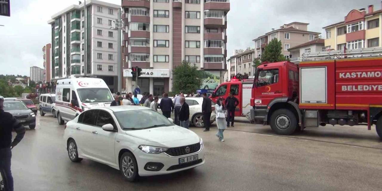 Kastamonu’da İki Otomobil Çarpıştı: 4 Yaralı