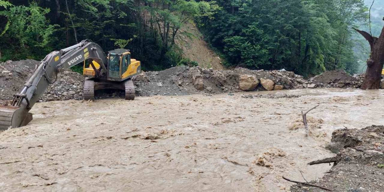 Düzce İl Özel İdaresi Ekipleri Sele Karşı Teyakkuzda