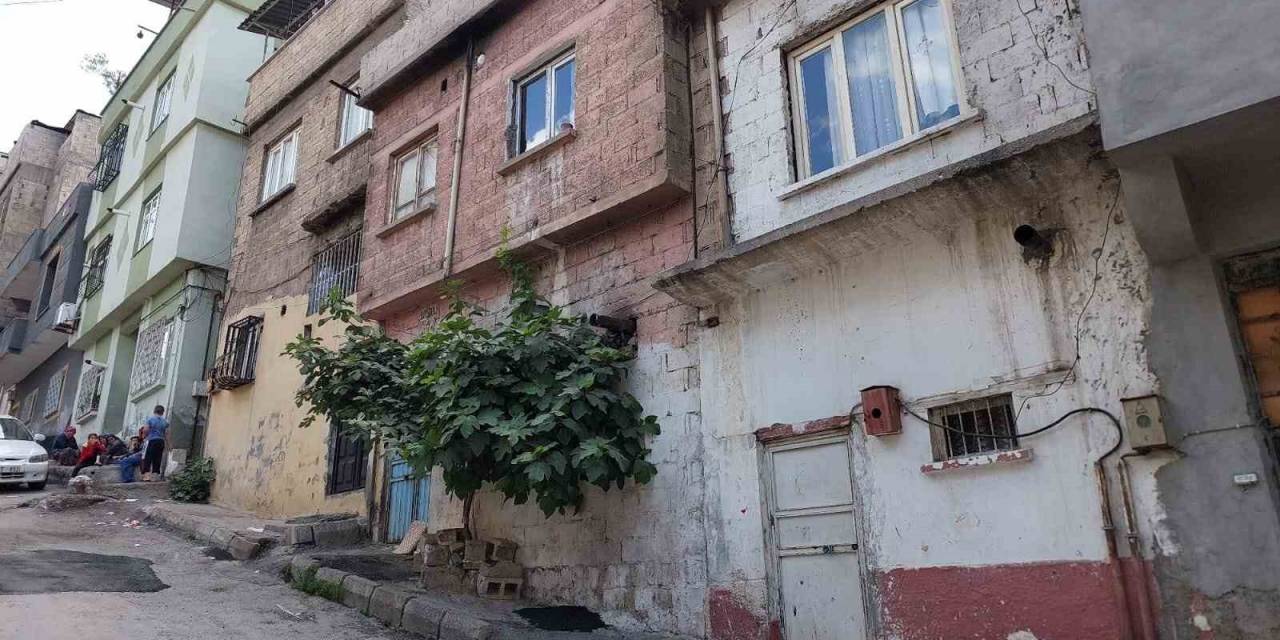 Çanak Anteni Düzeltmek İsterken Canından Oldu