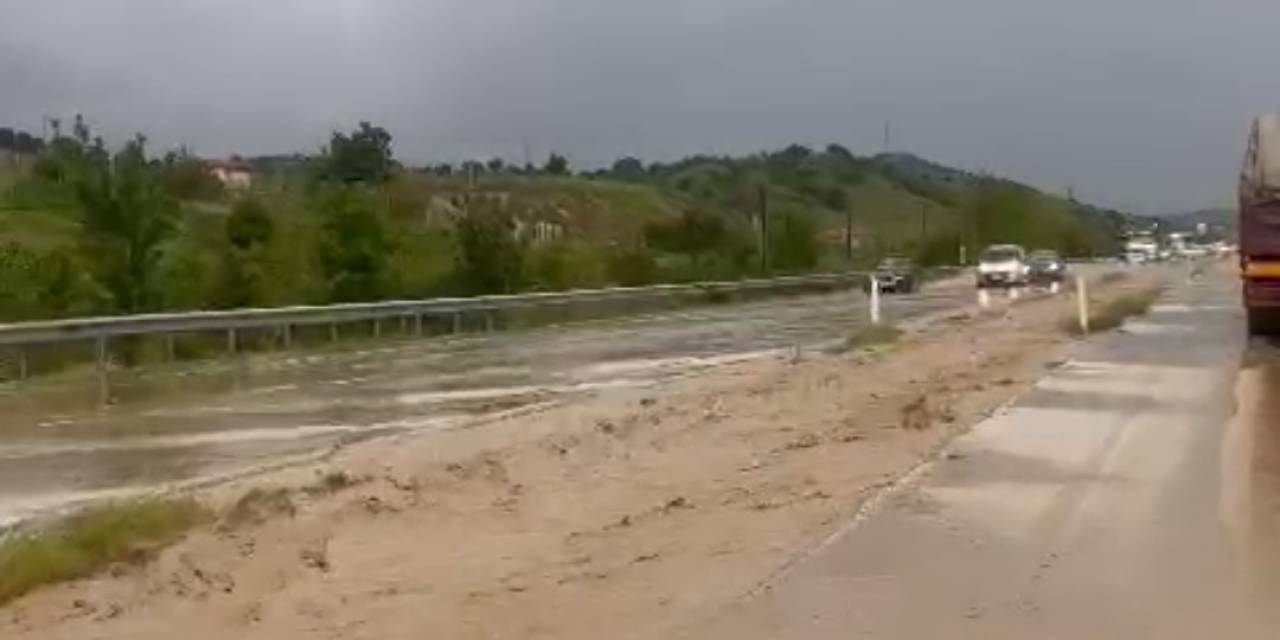 Sel Suları Ankara-çorum Karayolunda Sürücülere Zor Anlar Yaşattı