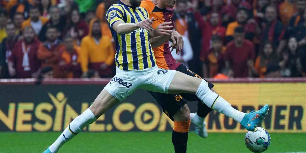 Spor Toto Süper Lig: Galatasaray: 1 - Fenerbahçe: 0 (ilk Yarı)