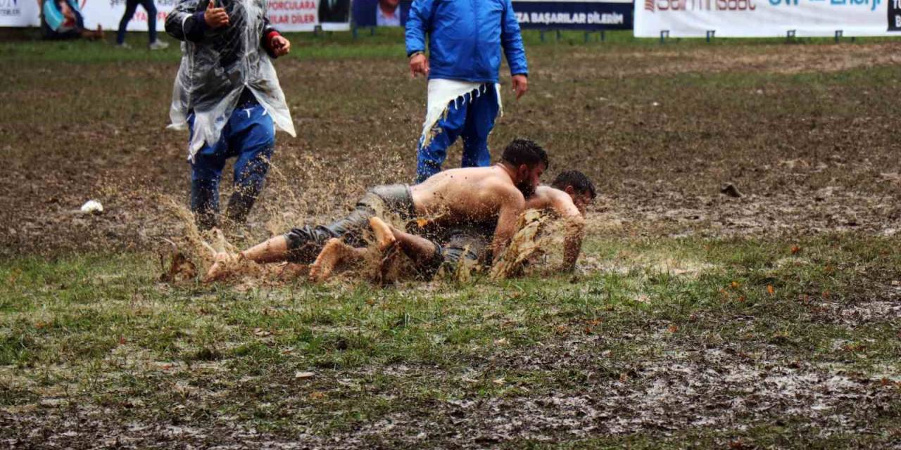 Tarihi Akyazı Akbalık Yağlı Güreşleri’nde Başpehlivan Serdar Yıldırım Oldu