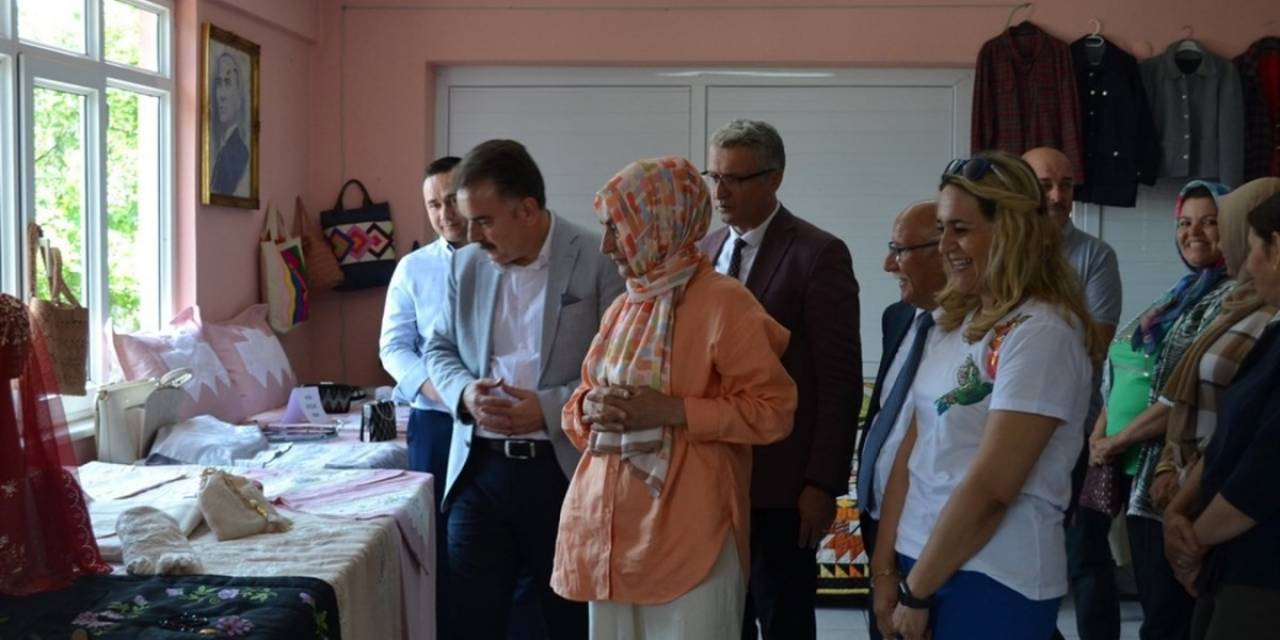 Bostancı Mahallesinde, Hayat Boyu Öğrenme Yılsonu Sergisi Açıldı