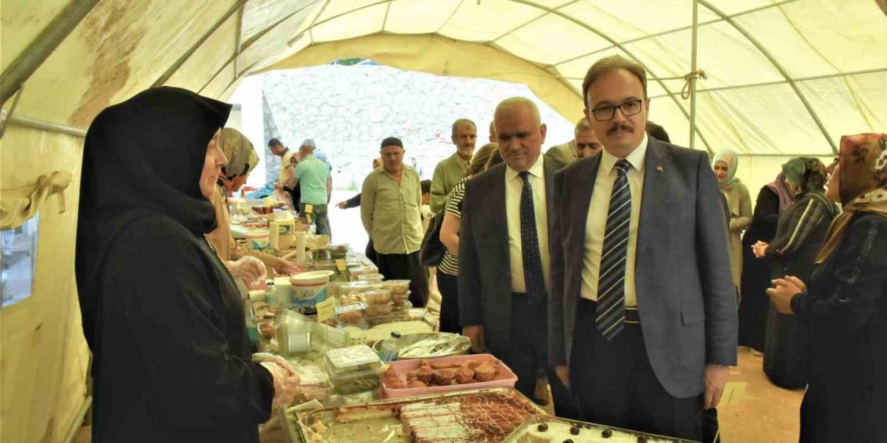 Kur’an Kursu Yararına Hayır Çarşısı Düzenlendi