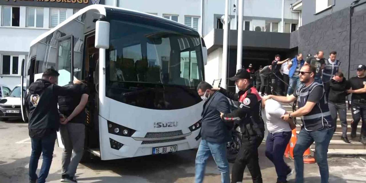 Genç Kızları Katalog Üzerinden Fuhşa Sürüklüyorlardı...17 Zanlı Adliyeye Sevk Edildi