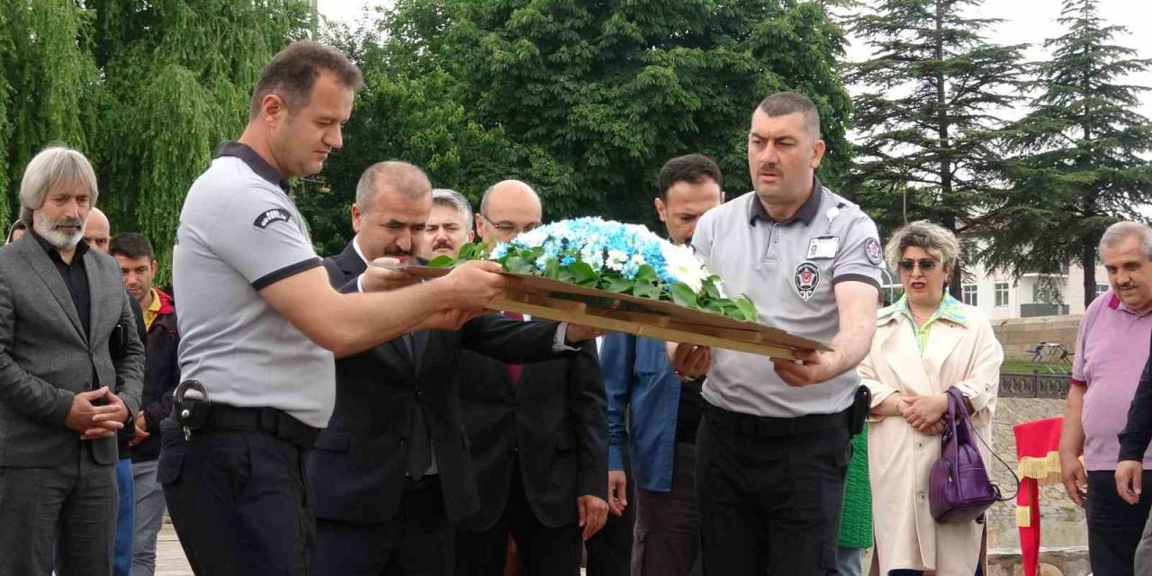 Depremde Hayatını Kaybedenler İçin Yeşilırmak’a Saygı Çelengi Bırakıldı
