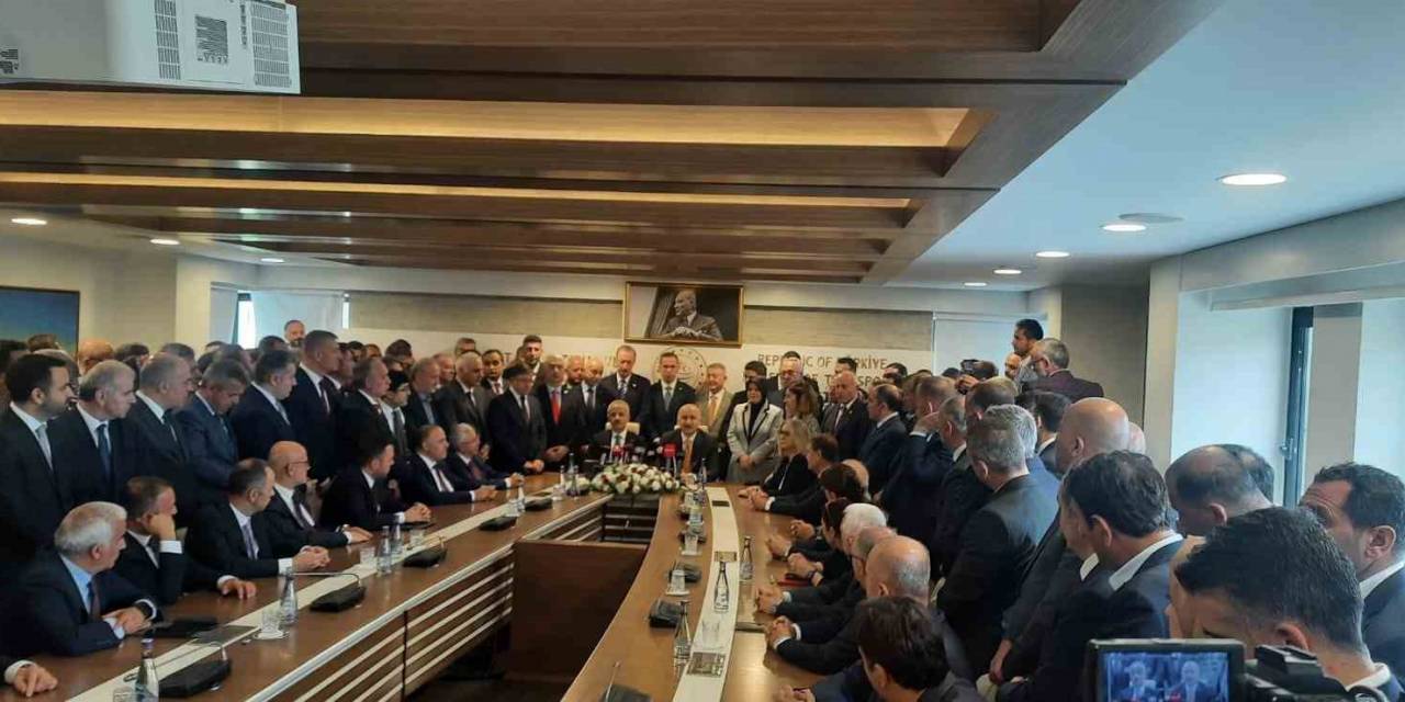 Ulaştırma Ve Altyapı Bakanlığında Devir Teslim Töreni Gerçekleştirildi