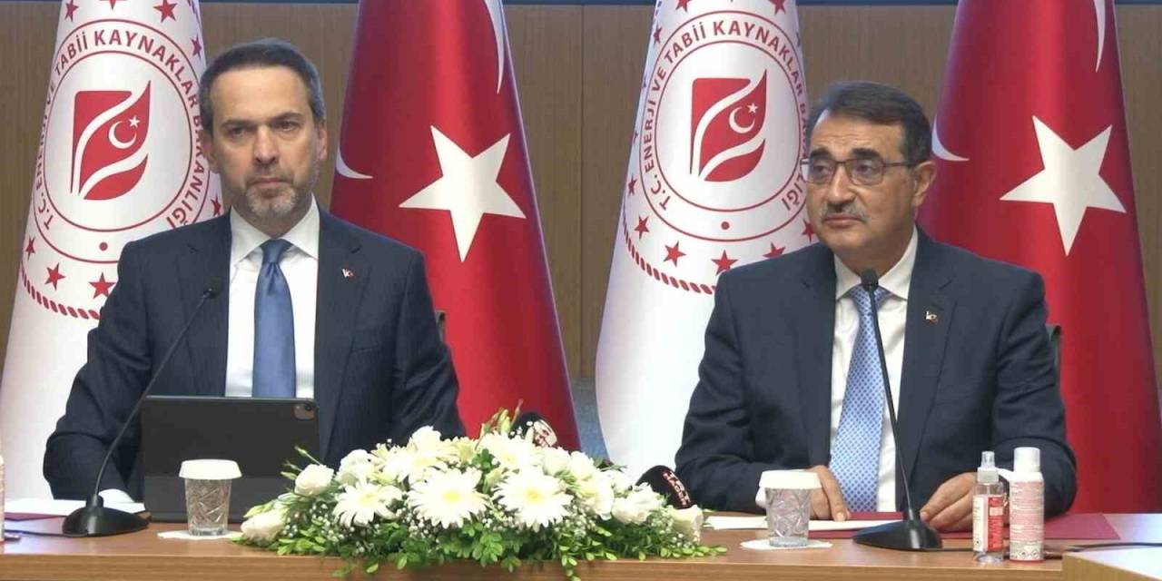 Enerji Ve Tabii Kaynaklar Bakanlığında Devir Teslim Töreni