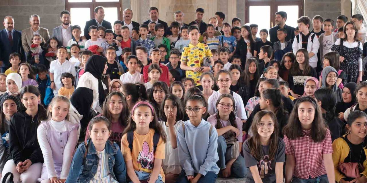 Diyanet Gençlik Merkezi’nin Coşkulu Yılsonu Etkinliği