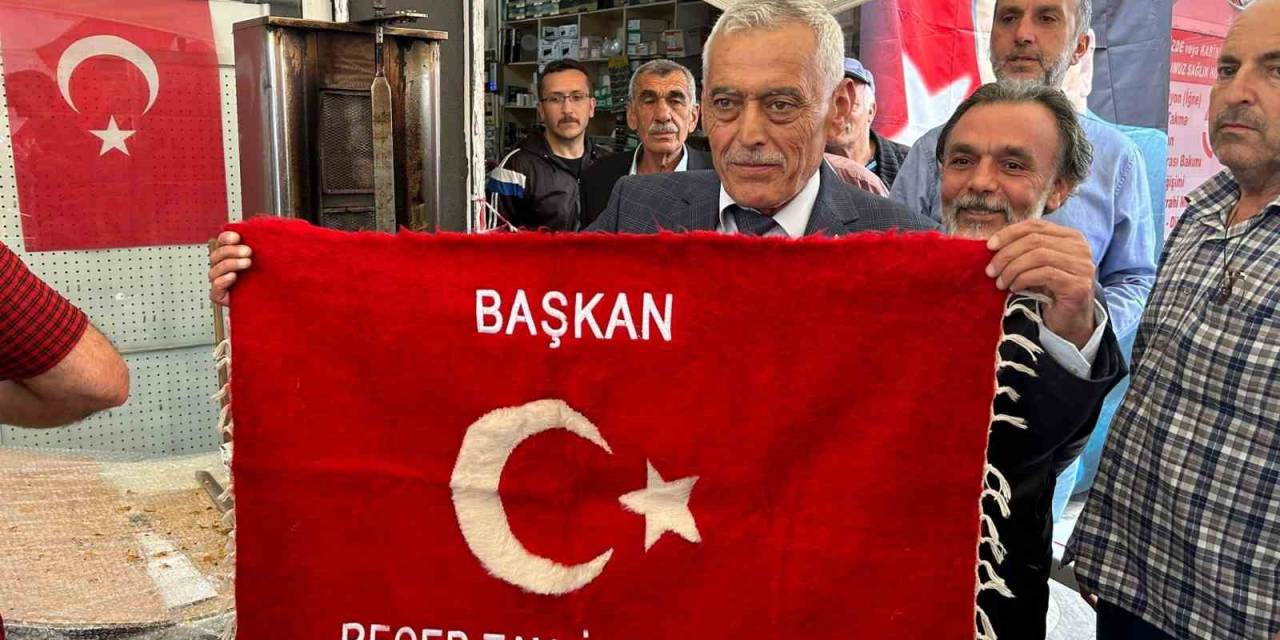 Cumhurbaşkanı Erdoğan’ın Seçimi Kazanması Sebebiyle ‘şükür Döneri’ Dağıttı