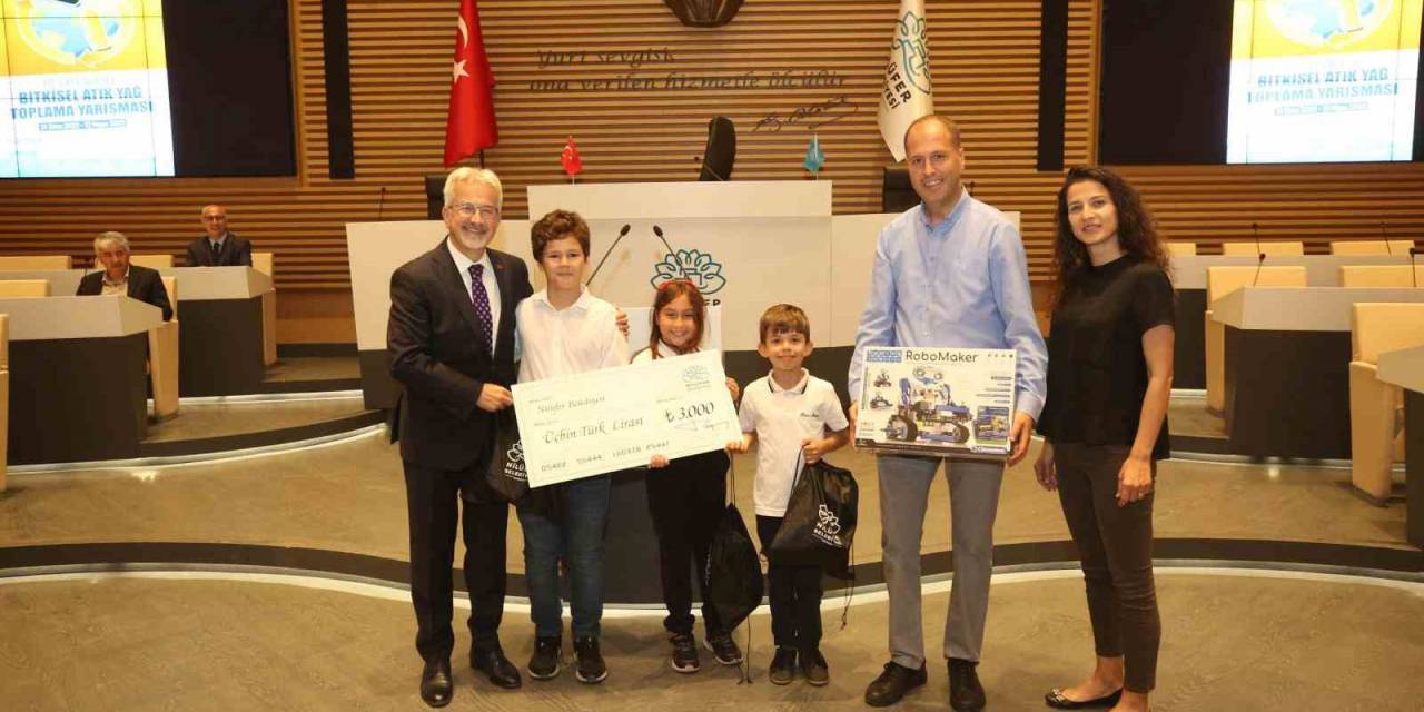 Nilüfer’de Minikler Atık Yağ Ve Pil Toplayarak Çevreyi Korudu