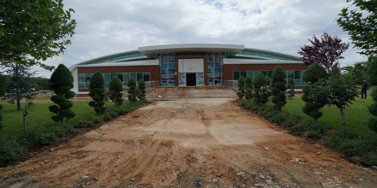 Meram Belediyesi Berlika Parkı İçerisindeki Spor Tesisini Baştan Sona Yeniliyor